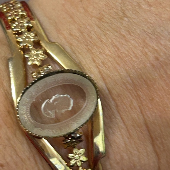 4/$100 Cameo bangle bracelet 🥳 - Picture 3 of 7
